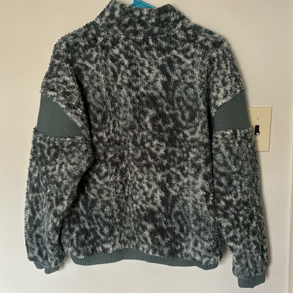 JoyLab Fuzzy Sweatshirt - Picture 8 of 8